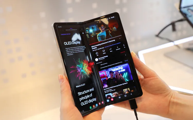 Samsung Display shows off new 360-degree foldable phone